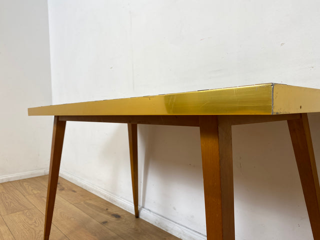 WMK I Besonders schöner hoher Mid-Century Couchtisch mit Mosaik Fliesen und konischen Füßen