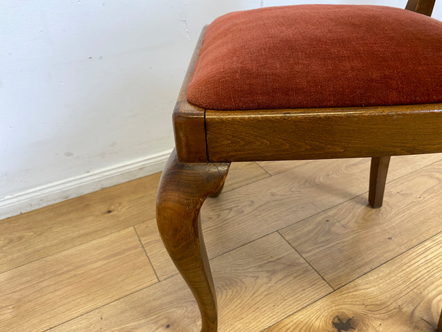 Set aus 4 wunderschönen 50er Jahre Chippendale Esszimmerstühlen mit Wiener Geflecht & bordeaux rotem Bezug I 4er Stühle Holzstühle Küchenstühle Mid-Century Vintage Barock I