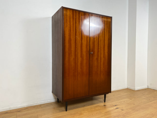 WMK I Perfekt aufgeteilter Mid-Century Kleiderschrank mit Schubladen & Kleiderstange I Schrank Wäscheschrank Schlafzimmerschrank Dielenschrank Garderobe Wardrobe 50er 60er Vintage Berlin Hamburg Köln