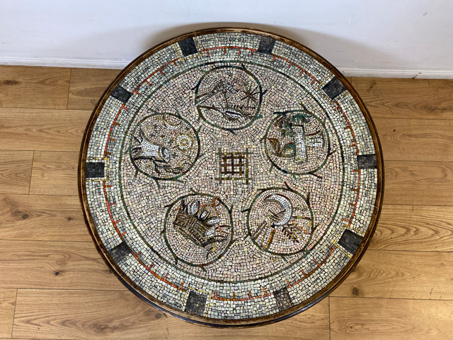 WMK I Sehr schöner runder großer Upcycling Couchtisch mit 30er Jahre Mosaik Tischplatte & neuen Hairpin Metallfüßen