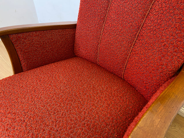 WMK I Formschöner, gemütlicher und sehr gut erhaltener 30er Jahre Art Deco Clubsessel in rotem Originalbezug mit Federkern