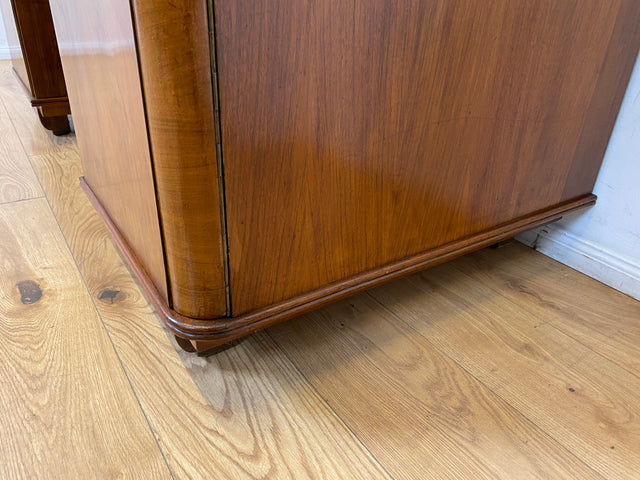 WMK I Imposanter und gut erhaltener 30er Jahre Art Deco Schreibtisch aus vollem Holz mit Schubladen