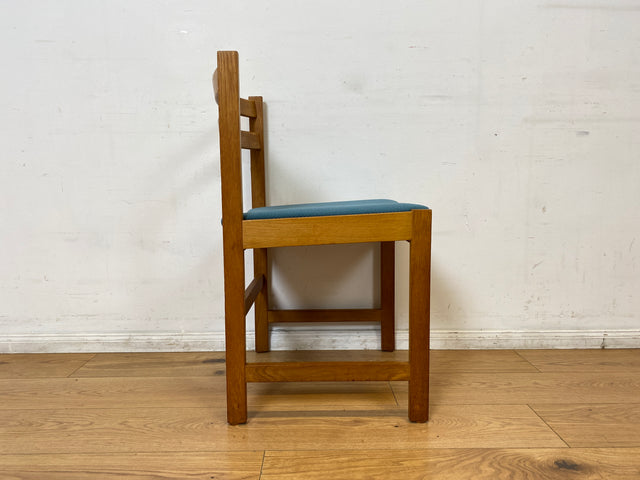 WMK I Set aus 4 minimalistischen skandinavischen Mid-Century Stühlen mit neuem Bezug in Petrolblau