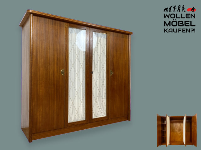 WMK I Sehr schöner 50er Jahre Kleiderschrank aus vollem Holz mit Glastüren und abnehmbarem Vorhang I Schrank Schlafzimmerschrank Wardrobe Wäscheschrank Mid-Century Vintage 60er I Berlin Hannover Köln
