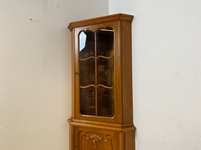 WMK I Hochwertige handverzierte 60er Jahre Chippendale Eckvitrine in Nussbaum I Eckschrank Glasvitrine Geschirrschrank Wohnzimmerschrank Eckkommode Highboard Vintage Barock I Berlin Leipzig Hannover
