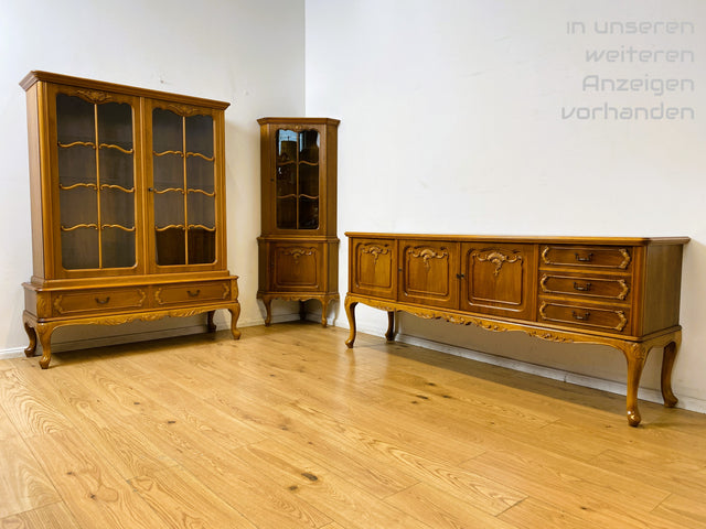 WMK I Hochwertige handverzierte 60er Jahre Chippendale Eckvitrine in Nussbaum I Eckschrank Glasvitrine Geschirrschrank Wohnzimmerschrank Eckkommode Highboard Vintage Barock I Berlin Leipzig Hannover