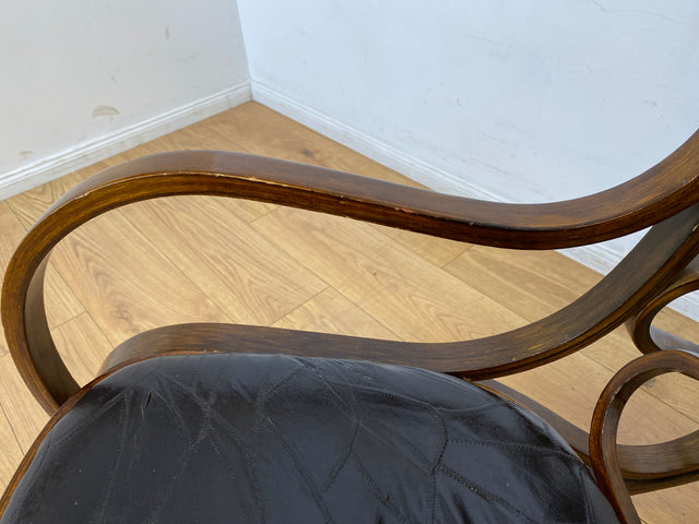 WMK I Sehr schöner 60er Jahre Schaukelstuhl im Stil von Thonet mit Bugholz Rahmen und Kunstleder Bezug