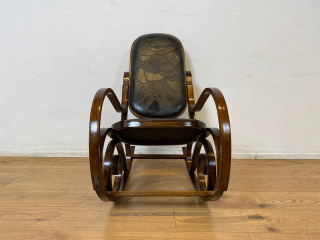 WMK I Sehr schöner 60er Jahre Schaukelstuhl im Stil von Thonet mit Bugholz Rahmen und Kunstleder Bezug