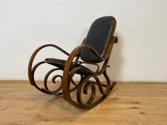 WMK I Sehr schöner 60er Jahre Schaukelstuhl im Stil von Thonet mit Bugholz Rahmen und Kunstleder Bezug