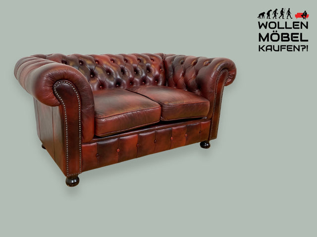 WMK I Der Klassiker I Hochwertiges Chesterfield Sofa mit gestepptem Echtleder Bezug & Alterspatina I Couch Ledersofa Ledercouch 2er 2-Sitzer Sessel Ledersessel Leder Vintage I Berlin Hamburg München