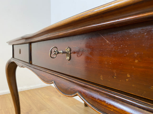 WMK I Eleganter & sehr großer 50er Jahre Schreibtisch oder auch Esstisch im antiken Stil mit Schubladen