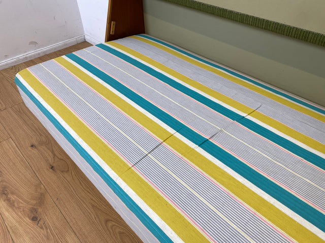 WMK I Stilvolles grünes skandinavisches Mid-Century Daybed von Herrljunga in Teakholz mit aufklapp. Rückenlehne