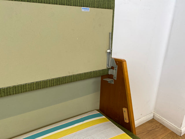 WMK I Stilvolles grünes skandinavisches Mid-Century Daybed von Herrljunga in Teakholz mit aufklapp. Rückenlehne