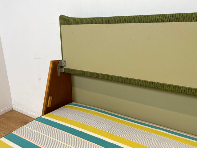 WMK I Stilvolles grünes skandinavisches Mid-Century Daybed von Herrljunga in Teakholz mit aufklapp. Rückenlehne