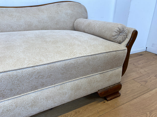 Wunderschöne und sehr gut erhaltene 1930er Jahre Art Deco Liege in beigem Bezug und gemütlichem Federkern I Daybed Sofa Couch Récamiere Chaiselongue Antik Vintage 30er I
