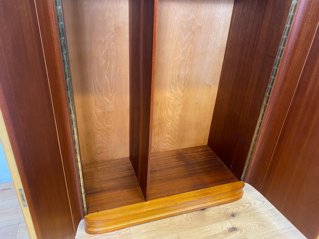 Hochwertiger 2-türiger Mid-Century Kleiderschrank aus 1959 mit Intarsien und Kleiderstange I Schrank Wohnzimmerschrank Dielenschrank Garderobe Wardrobe 50er 60er Vintage I