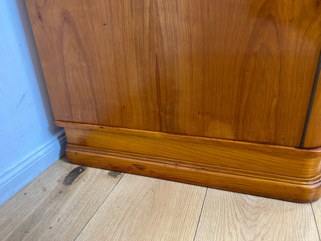 Hochwertiger 2-türiger Mid-Century Kleiderschrank aus 1959 mit Intarsien und Kleiderstange I Schrank Wohnzimmerschrank Dielenschrank Garderobe Wardrobe 50er 60er Vintage I