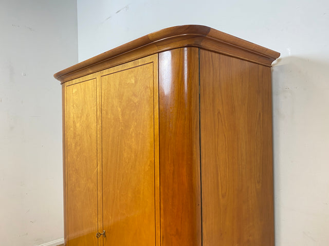 Hochwertiger 2-türiger Mid-Century Kleiderschrank aus 1959 mit Intarsien und Kleiderstange I Schrank Wohnzimmerschrank Dielenschrank Garderobe Wardrobe 50er 60er Vintage I