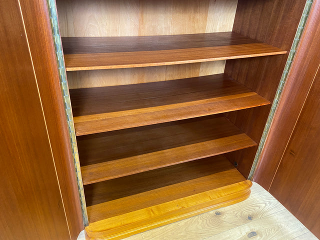 Hochwertiger 2-türiger Mid-Century Wäscheschrank aus 1959 mit Intarsien und Regalböden I Schrank Wohnzimmerschrank Wäscheschrank Garderobe Wardrobe 50er 60er Vintage I