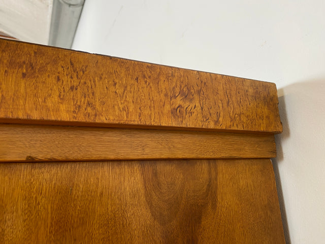 Wunderschöner 30er Jahre Art Deco Kleiderschrank aus vollem Holz mit hübschen Originalgriffen I Schrank Schlafzimmerschrank Wäscheschrank Wardrobe Antik Vintage Mid-Century I