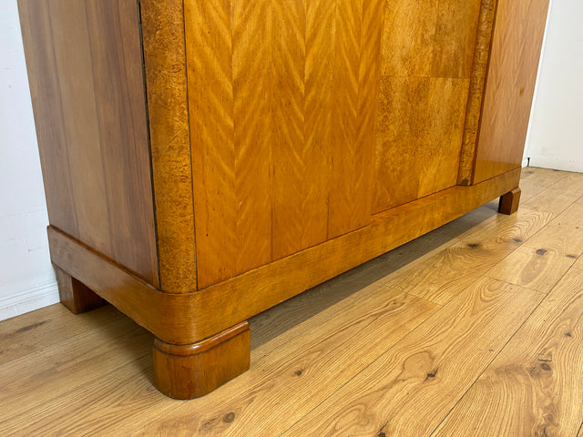 Wunderschöner 30er Jahre Art Deco Kleiderschrank aus vollem Holz mit hübschen Originalgriffen I Schrank Schlafzimmerschrank Wäscheschrank Wardrobe Antik Vintage Mid-Century I