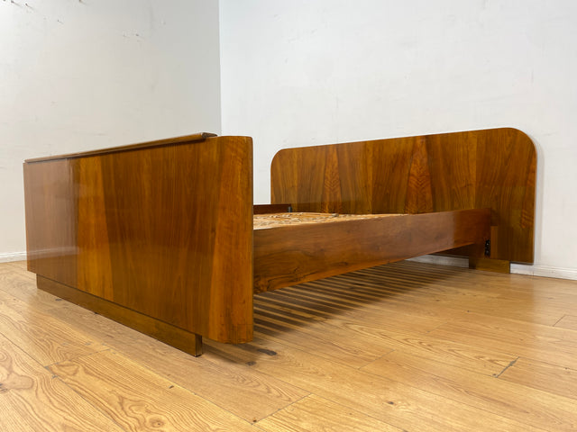 WMK I Stilvolles 50er Jahre Doppelbett in edlem Nussbaum mit verstellbarem Lattenrost für 2x 80x195 oder 160x195 cm Matratzen I