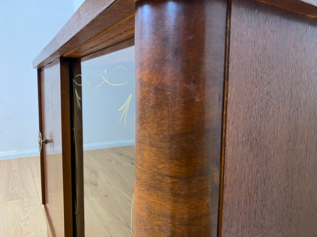 Stilvolle und gut erhaltene 50er Jahre Barkommode mit Schiebetüren & Originalgläsern I Barschrank Barvitrine Vitrine Bar Kommode Sideboard Mid-Century Vintage 60er I