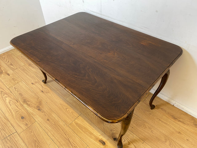 Eleganter ausziehbarer 50er Jahre Chippendale Esstisch mit handverzierten Cabriole Tischbeinen