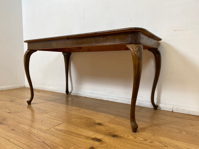 Eleganter ausziehbarer 50er Jahre Chippendale Esstisch mit handverzierten Cabriole Tischbeinen