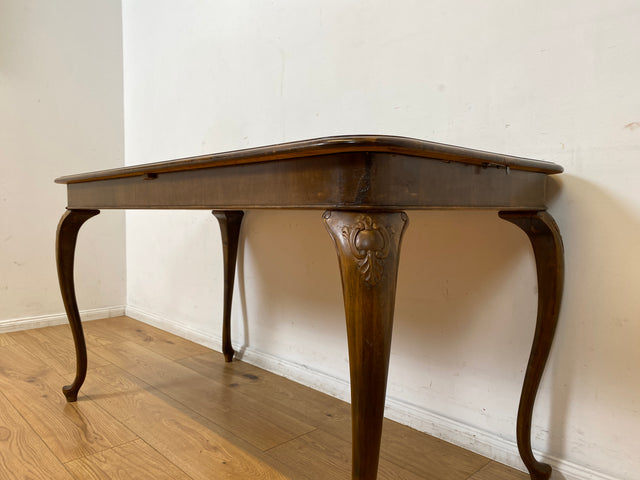 Eleganter ausziehbarer 50er Jahre Chippendale Esstisch mit handverzierten Cabriole Tischbeinen