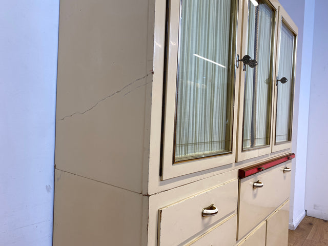 Freundliche 50er Jahre Küchenanrichte mit Ausziehbrett, Vorhängen und Brot Fach I Küchenschrank Anrichte Küche Küchenkommode Buffet Geschirrschrank Mid-Century Retro Vintage I