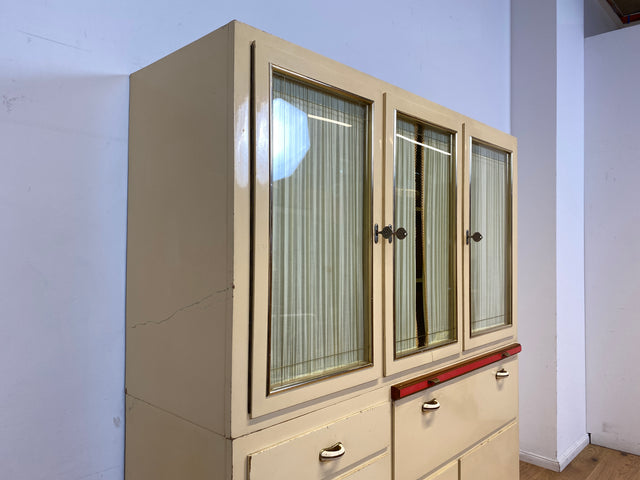 Freundliche 50er Jahre Küchenanrichte mit Ausziehbrett, Vorhängen und Brot Fach I Küchenschrank Anrichte Küche Küchenkommode Buffet Geschirrschrank Mid-Century Retro Vintage I