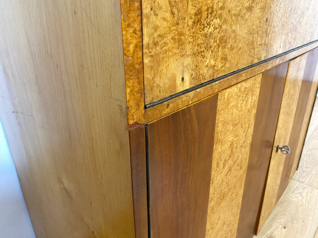 Hübscher 50er Jahre Schreibschrank aus vollem Holz in Maserbirke I Schrank Sekretär Schreibtisch Schreibkommode Highboard Bücherschrank Barschrank Vintage Mid-Century 60er I
