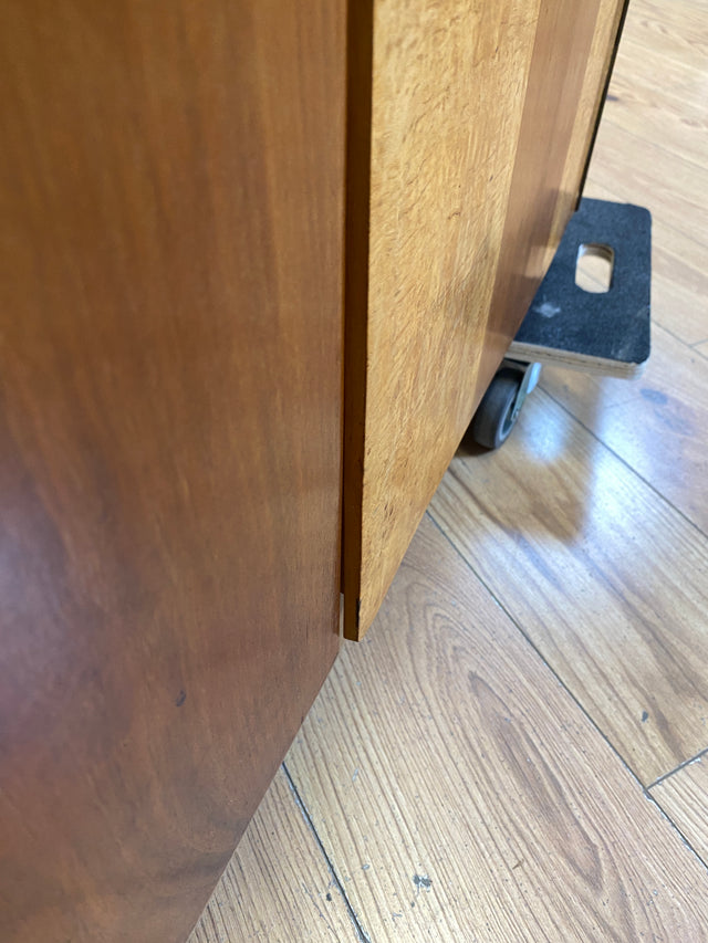 Hübscher 50er Jahre Schreibschrank aus vollem Holz in Maserbirke I Schrank Sekretär Schreibtisch Schreibkommode Highboard Bücherschrank Barschrank Vintage Mid-Century 60er I