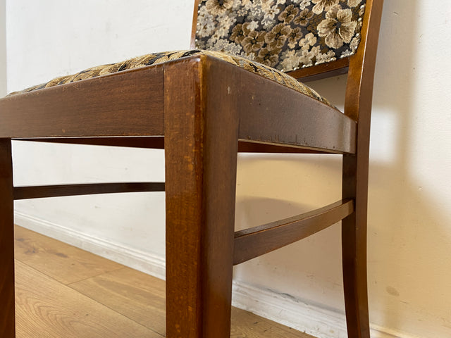 Set aus 4 eleganten und stabilen 50er Jahre Stühle mit floralem Originalbezug I 4er Esszimmerstühle Holzstühle Küchenstühle Dining Chairs Blumen Mid-Century Vintage 60er I
