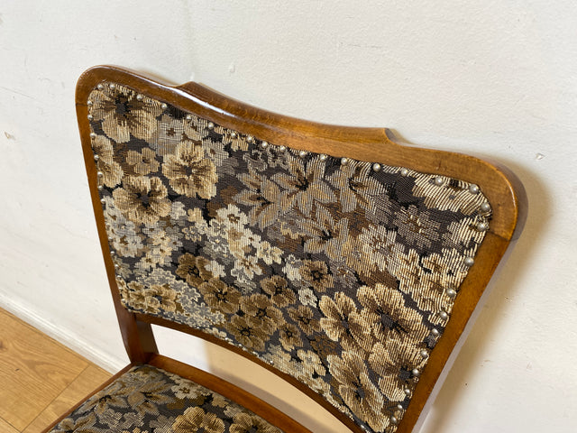 Set aus 4 eleganten und stabilen 50er Jahre Stühle mit floralem Originalbezug I 4er Esszimmerstühle Holzstühle Küchenstühle Dining Chairs Blumen Mid-Century Vintage 60er I