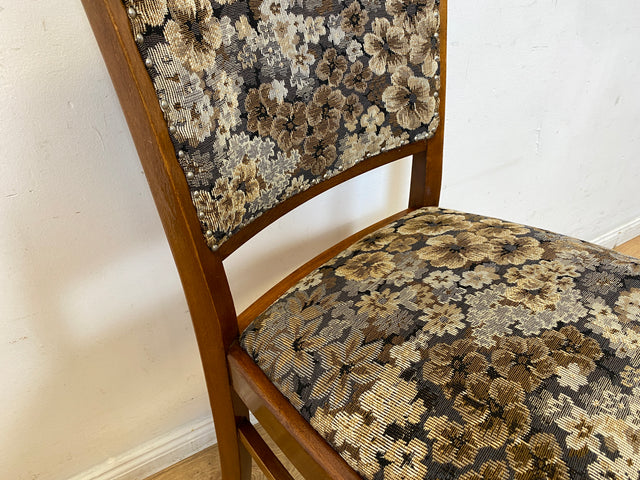 Set aus 4 eleganten und stabilen 50er Jahre Stühle mit floralem Originalbezug I 4er Esszimmerstühle Holzstühle Küchenstühle Dining Chairs Blumen Mid-Century Vintage 60er I
