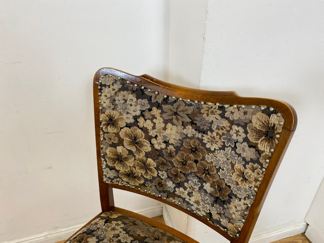 Set aus 4 eleganten und stabilen 50er Jahre Stühle mit floralem Originalbezug I 4er Esszimmerstühle Holzstühle Küchenstühle Dining Chairs Blumen Mid-Century Vintage 60er I