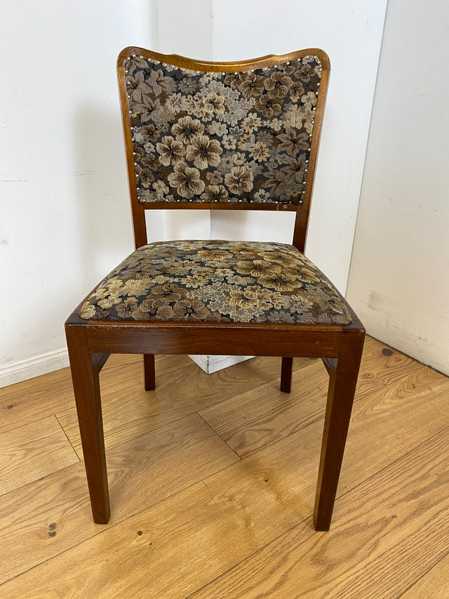 Set aus 4 eleganten und stabilen 50er Jahre Stühle mit floralem Originalbezug I 4er Esszimmerstühle Holzstühle Küchenstühle Dining Chairs Blumen Mid-Century Vintage 60er I