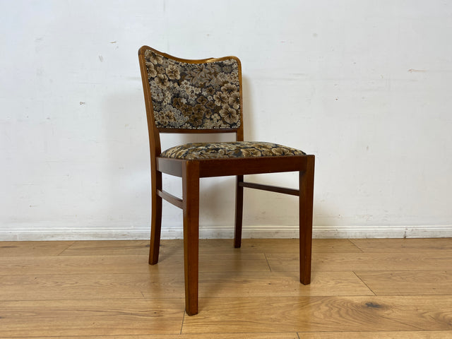 Set aus 4 eleganten und stabilen 50er Jahre Stühle mit floralem Originalbezug I 4er Esszimmerstühle Holzstühle Küchenstühle Dining Chairs Blumen Mid-Century Vintage 60er I