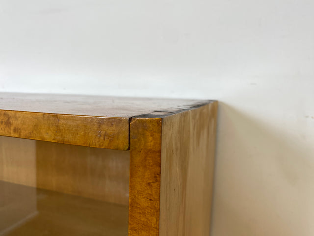 Schöne 50er Jahre Vitrine aus vollem Holz in Maserbirke I Schrank Glasvitrine Wohnzimmerschrank Highboard Bücherschrank Geschirrschrank Vintage Mid-Century 60er I