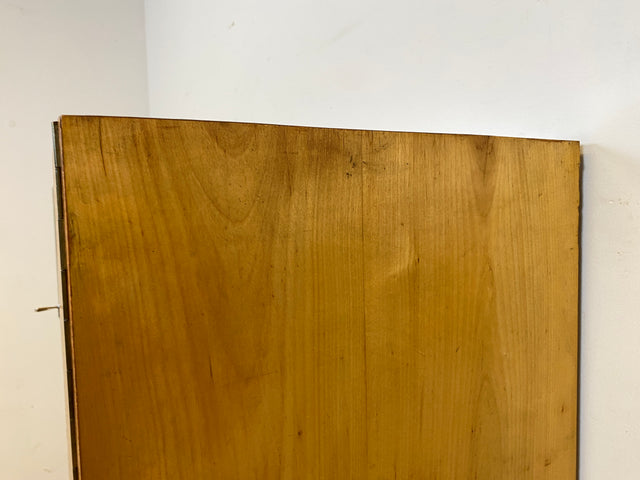 Stilvolle 50er Jahre Vitrine aus vollem Holz in Maserbirke