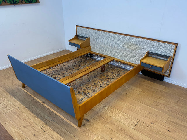 Kultiges 60er Jahre Bett von VEB Hellerau in sehr seltener Ausführung mit integrierten Nachttischen I Doppelbett Schlafzimmerbett Schlafzimmer Vintage DDR Mid-Century 50er I