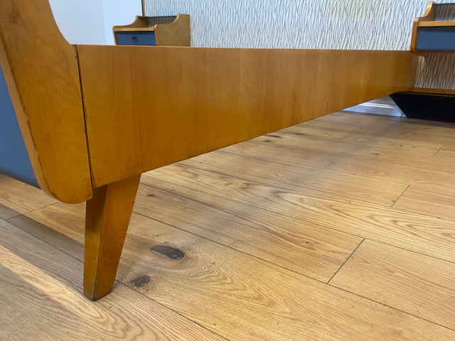 Kultiges 60er Jahre Bett von VEB Hellerau in sehr seltener Ausführung mit integrierten Nachttischen I Doppelbett Schlafzimmerbett Schlafzimmer Vintage DDR Mid-Century 50er I