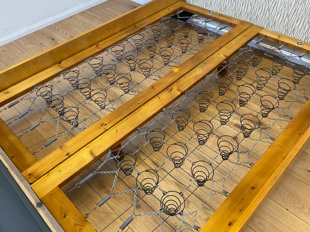 Kultiges 60er Jahre Bett von VEB Hellerau in sehr seltener Ausführung mit integrierten Nachttischen I Doppelbett Schlafzimmerbett Schlafzimmer Vintage DDR Mid-Century 50er I