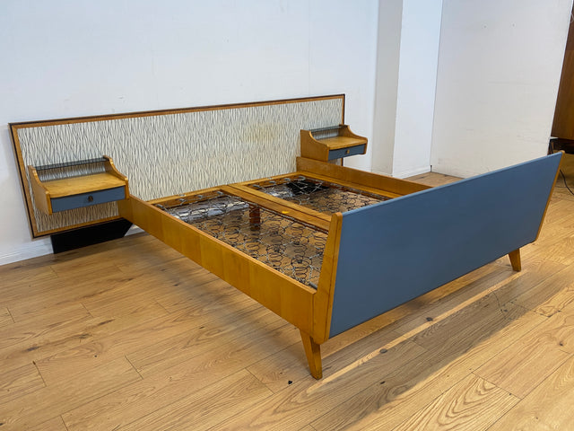 Kultiges 60er Jahre Bett von VEB Hellerau in sehr seltener Ausführung mit integrierten Nachttischen I Doppelbett Schlafzimmerbett Schlafzimmer Vintage DDR Mid-Century 50er I