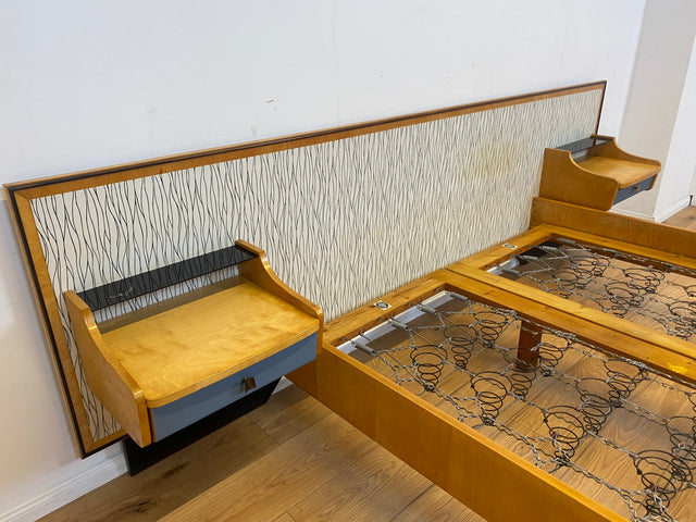 Kultiges 60er Jahre Bett von VEB Hellerau in sehr seltener Ausführung mit integrierten Nachttischen I Doppelbett Schlafzimmerbett Schlafzimmer Vintage DDR Mid-Century 50er I