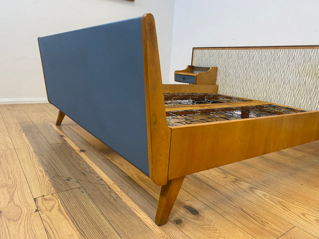 Kultiges 60er Jahre Bett von VEB Hellerau in sehr seltener Ausführung mit integrierten Nachttischen I Doppelbett Schlafzimmerbett Schlafzimmer Vintage DDR Mid-Century 50er I