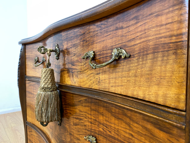 Elegante und hochwertige 60er Jahre Stilmöbel Kommode I Vollholz I mit Schubladen und Messinggriffen I Schrank Schubladenkommode Wäschekommode Barock Rokoko Vintage