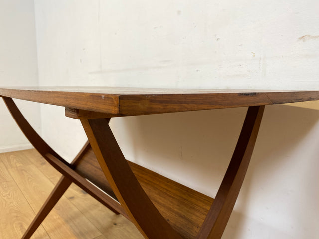 Formschöner jedoch etwas abgenutzter 60er Jahre Wohnzimmertisch mit Ablage I Salontisch Couchtisch Coffee Table niedriger Küchentisch Tisch Holztisch Mid-Century Vintage I